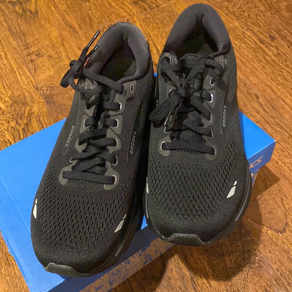 New/never used 7.5 medium/D men Brooks Ghost 15 black true to size